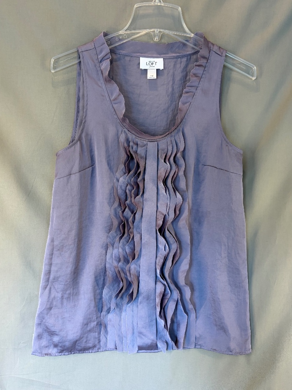 LOFT Petites Sleeveless Blouse with Ruffles, Lilac color Size MP